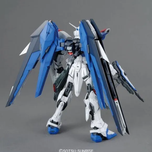 Dramatic Combination: MG 1/100 Freedom Gundam Ver.2.0 & Kira Yamato