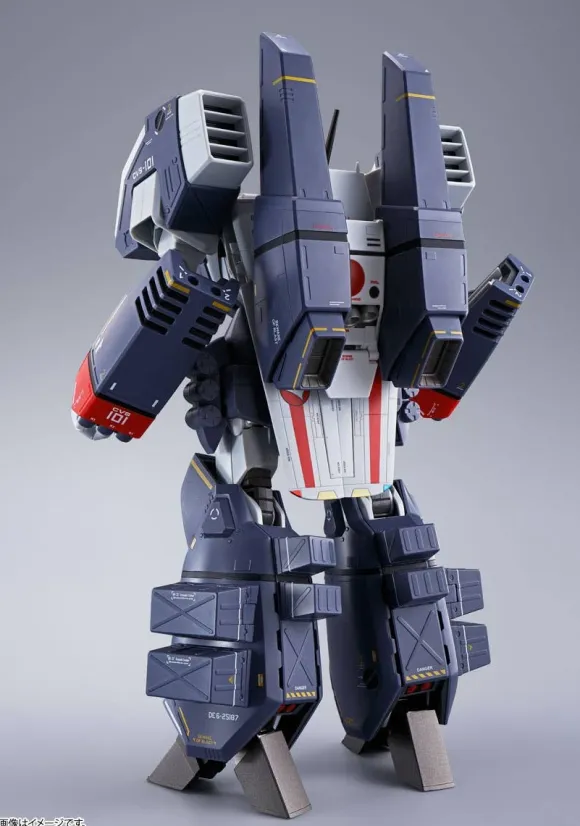 DX Chogokin VF-1J Armored Valkyrie (Hikaru Ichijo)
