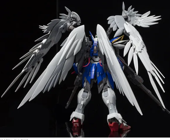 1/100 Hi-Resolution Model Wing Gundam Zero EW