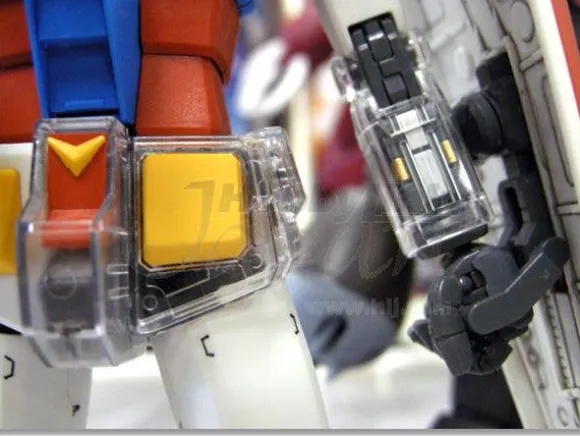 1/100 MG RX-78-2 Gundam Ver.2.0 with Special Clear Armor Parts