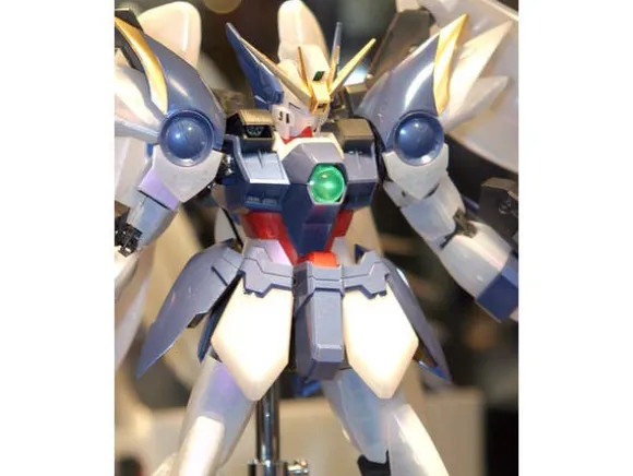 1/60 Perfect Grade Wing Gundam Zero Custom Pearl Mirror Coat Ver.