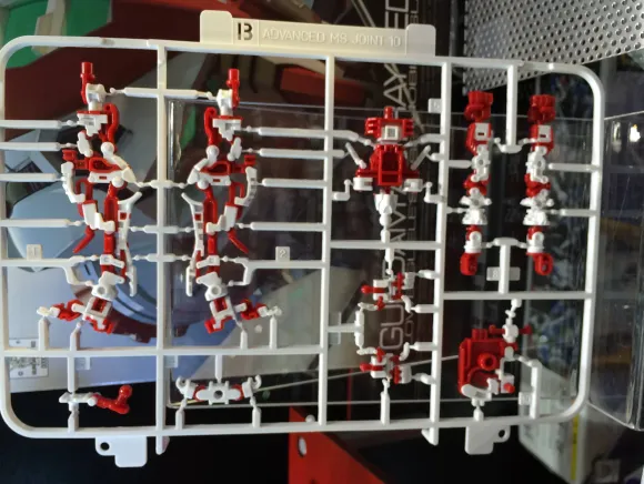 1/144 RG Gundam Astray Red Frame